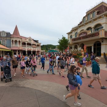 Dollywood - Amusement Parks Near Me - Pigeon Forge, Tennessee