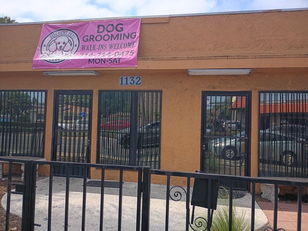 Inside Discount Pets Santa Ana