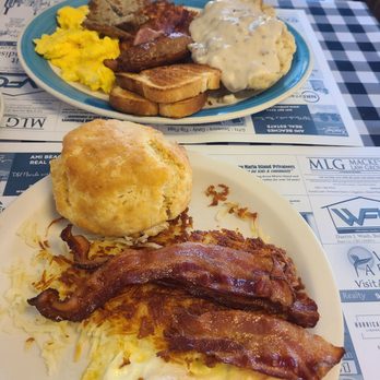 Minnie's Beach Cafe - 2 egg breakfast and the Big Easy - American Near Me - Holmes Beach, Florida Minnie's Beach Cafe - 2 egg breakfast and the Big Easy - American Near Me - Holmes Beach, Florida