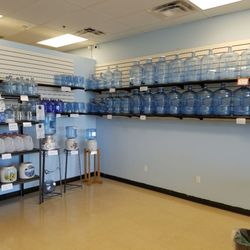 Laveen Water n Ice - Various bottles, bpa free, poly carbonate, glass, ceramic crocks, lids, etc.