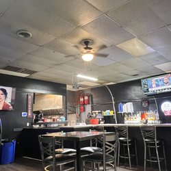 Shilohs Lounge & Grill - Inside