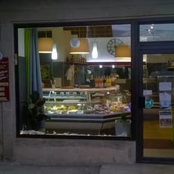 Au Gourmet - Window