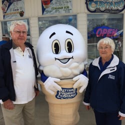 Ritter's Frozen Custard - John and Bonny Ritter with our mascot, Dipper!
