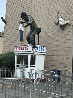 13th Hour Haunted House by null