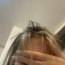 209 Salon - Look how she burned my hair !!!