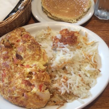 Anna's Red Apple - Denver omelette with tomato and no green pepper! - Breakfast & Brunch Near Me - Palatine, Illinois Anna's Red Apple - Denver omelette with tomato and no green pepper! - Breakfast & Brunch Near Me - Palatine, Illinois