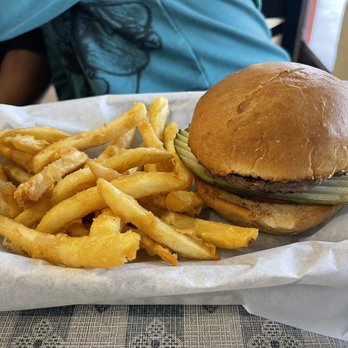 Dan's The Grub Shack - Kids meal: hamburger - Burgers Near Me - Atascadero, California Dan's The Grub Shack - Kids meal: hamburger - Burgers Near Me - Atascadero, California