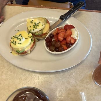 Elmer’s Restaurant - Avocado Benedict - Diners Near Me - Palm Springs, California Elmer’s Restaurant - Avocado Benedict - Diners Near Me - Palm Springs, California