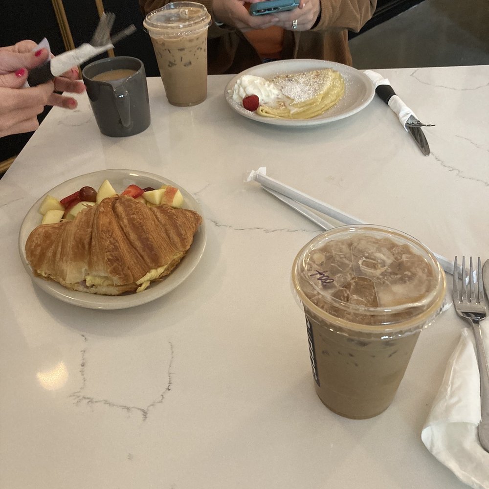 Le Coffee Shop - Breakfast Sandwich, dirty chai - Breakfast & Brunch Near Me - Temecula, California