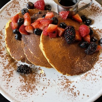 Tapas Valencia - Pancakes con Frambuesas - Spanish Near Me - Chicago, Illinois Tapas Valencia - Pancakes con Frambuesas - Spanish Near Me - Chicago, Illinois