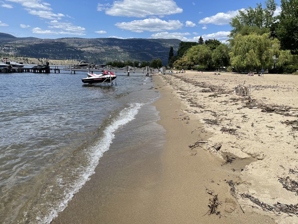 CADDRE AVENUE BEACH 200 Cadder Ave, Kelowna, British Columbia, Canada