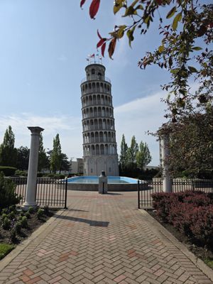 Leaning Tower of Niles by null