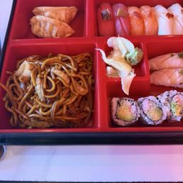 L4. Sushi Lunch Box