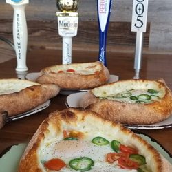 Napoli's Pizza Kitchen - Egg pie +beer= satisfaction complete