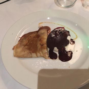 La Parolaccia Trattoria - Crepe with vanilla icecream and chocolate sauce - Italian Near Me - Buenos Aires, C La Parolaccia Trattoria - Crepe with vanilla icecream and chocolate sauce - Italian Near Me - Buenos Aires, C
