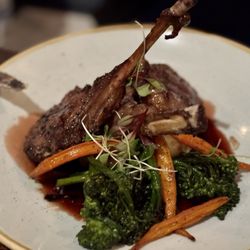 Wence's - Lamb chops do really worth it!