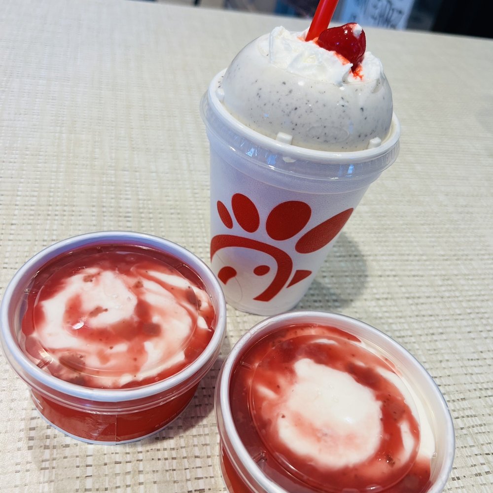 Chick-fil-A - Vanilla ice cream with strawberry purée - Chicken Shop Near Me - Anna, Texas