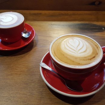 Matamata Coffee Bar - Flat white (left), lattee (right) - Coffee & Tea Near Me - Paris, 75
