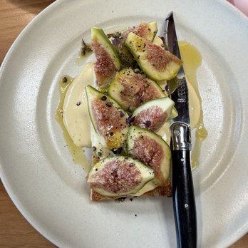 Range Life - KNOLL FARM FIGS ON TOAST - Desserts Near Me - Livermore, California