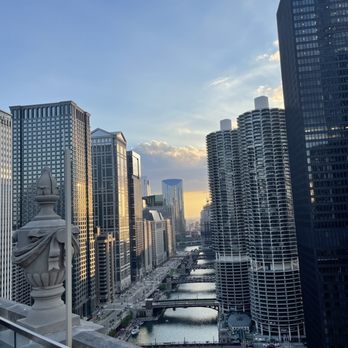 LH Rooftop - Rooftop view - Cocktail Bars Near Me - Chicago, Illinois LH Rooftop - Rooftop view - Cocktail Bars Near Me - Chicago, Illinois