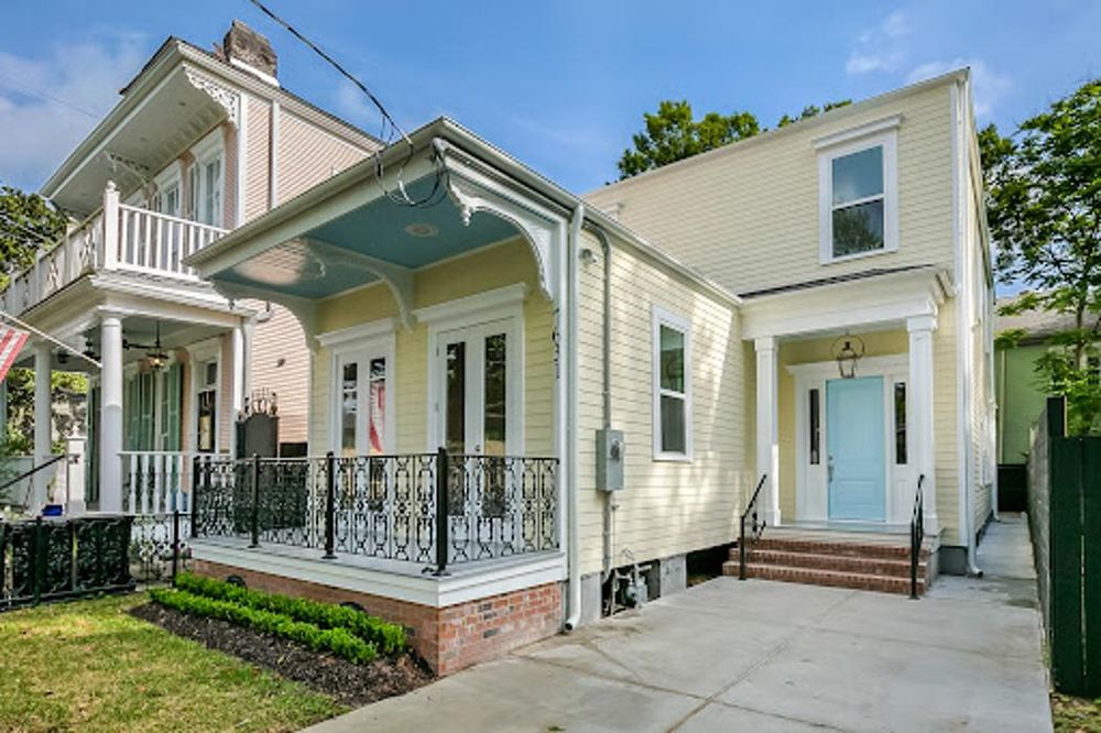 Slide of Castillo Builders