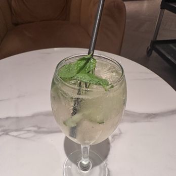 No. 1 Lounge - Spritz - Airport Lounges Near Me - London, XGL