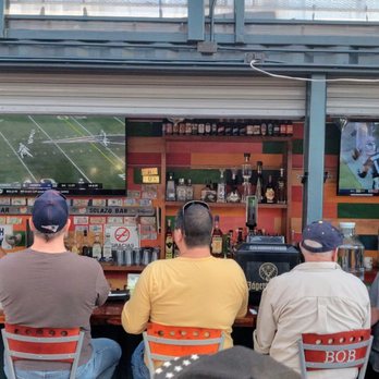 Solazo - Regulars sitting at the bar watching football! - Bars Near Me - Rosarito, BCN Solazo - Regulars sitting at the bar watching football! - Bars Near Me - Rosarito, BCN