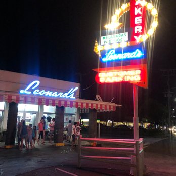 Leonard's Bakery - I love the sign at night. - Bakeries Near Me - Honolulu, Hawaii Leonard's Bakery - I love the sign at night. - Bakeries Near Me - Honolulu, Hawaii