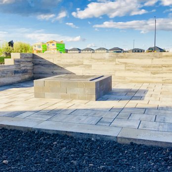 APS Landscaping - Barkman sunken patio, with wall and firepit. - Landscaping Near Me - Edmonton, Alberta APS Landscaping - Barkman sunken patio, with wall and firepit. - Landscaping Near Me - Edmonton, Alberta