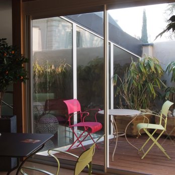 Aqua Zen Spa - Une petite terrasse permet de profiter de la lumière et de prendre l'air à l'abris des regards extérieurs - Saunas Near Me - Chalon sur Saone, 71