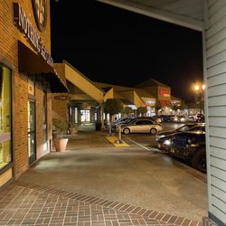 Loehmann's Plaza - Sidewalk