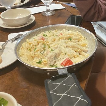 Jimmy Seas Pan Pasta - Chicken in cream sauce with tomatoes and basil. - Italian Near Me - Lincoln, New Hampshire Jimmy Seas Pan Pasta - Chicken in cream sauce with tomatoes and basil. - Italian Near Me - Lincoln, New Hampshire
