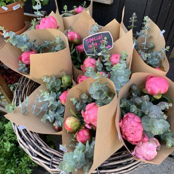 Vivio Flower Gallery - Florists Near Me - Port Moody, British Columbia Vivio Flower Gallery - Florists Near Me - Port Moody, British Columbia