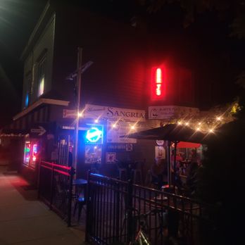 Burt's Place - Pizza Near Me - Morton Grove, Illinois
