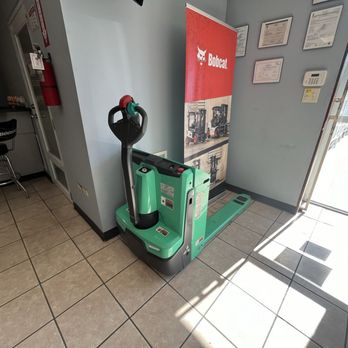 Multibatteries Forklifts - Monito eléctrico - Outdoor Power Equipment Services Near Me - Caguas, Puerto Rico