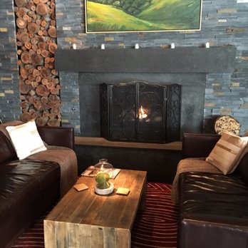 Hudson 29 Kitchen + Drink - Waiting area - New American Near Me - Upper Arlington, Ohio