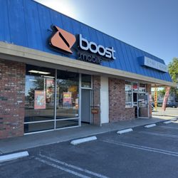 Boost Mobile - Outside