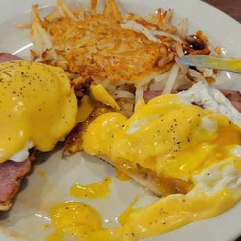 Flat Tire Diner - Eggs benedict with perfectly poached eggs. - American Near Me - Old Hickory, Tennessee