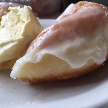 Gracie's Luncheonette - Housemade doughnut and ice cream.  Yes! - American Near Me - Leeds, New York