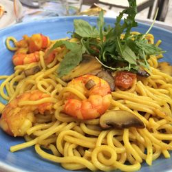 La Piazza - Pâtes aux scampis et champignons