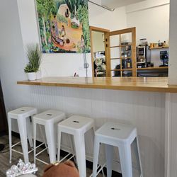 Shioketh - Counter seating, too!