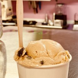Susy's Ice Cream - Rum and raisin ice cream - single scoop