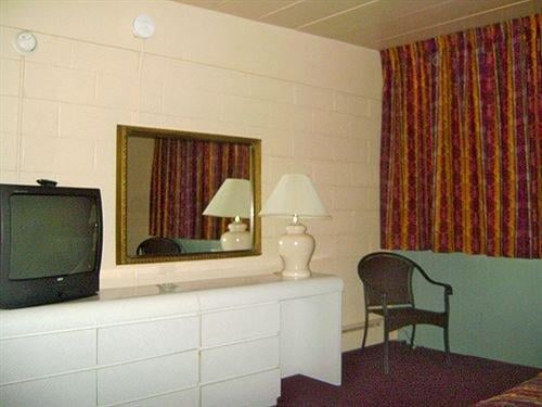 Island Motor Inn by null