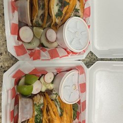 El Señor De Los Tacos - Birria Tacos lengua and regular