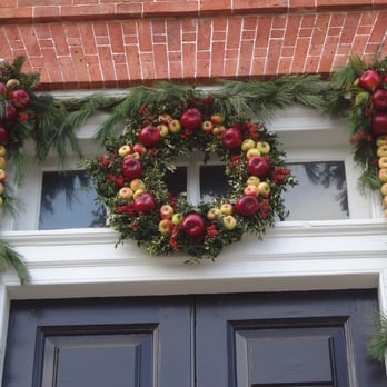 Colonial Williamsburg - Christmas at Williamsburg - Tours Near Me - Williamsburg, Virginia
