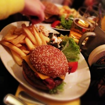 Kennedy's - Bacon Cheese Burger - Irish Pub Near Me - Munich, BY