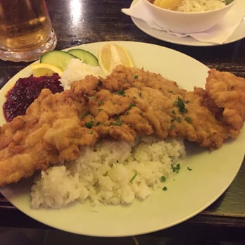 Mariahilferbräu - Wienerschnitzel - Pubs Near Me - Vienna, 9 Mariahilferbräu - Wienerschnitzel - Pubs Near Me - Vienna, 9