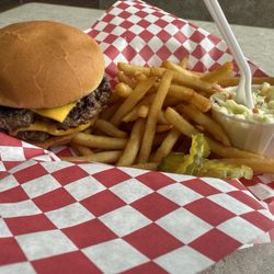 Burger House - Double cheeseburger basket (with fries, coleslaw and pickles)
