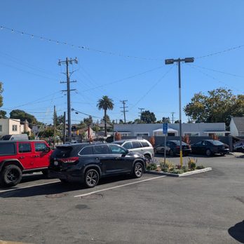 Sana'a Cafe - parking lot - Coffee & Tea Near Me - Hayward, California