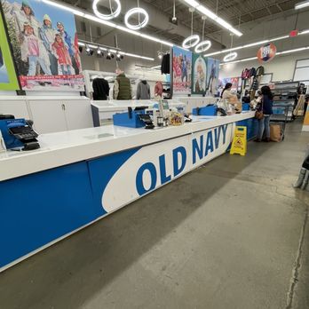 Old Navy - Cashier Counter - Men's Clothing Near Me - Newnan, Georgia